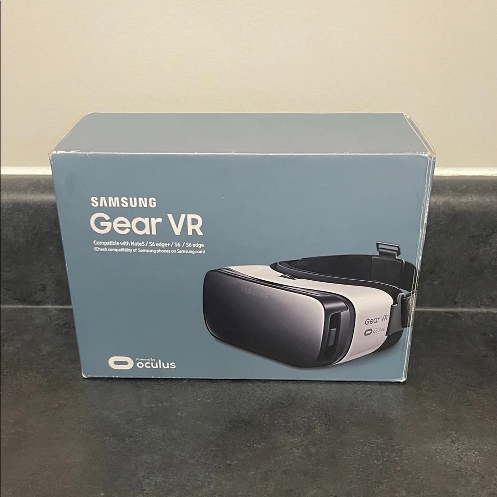Samsung Gear VR Headset - Black and Gray
